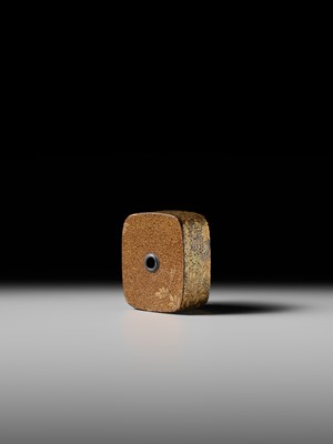 Lot 493 - AN UNUSUAL LACQUER HAKO NETSUKE