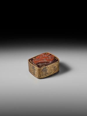 Lot 493 - AN UNUSUAL LACQUER HAKO NETSUKE
