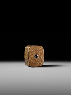 Lot 493 - AN UNUSUAL LACQUER HAKO NETSUKE