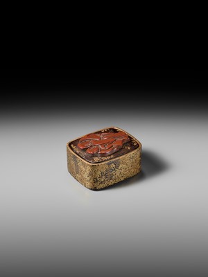 Lot 493 - AN UNUSUAL LACQUER HAKO NETSUKE