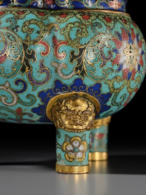 Lot 110 - A CLOISONNÉ ENAMEL AND GILT-BRONZE TRIPOD CENSER AND COVER, QIANLONG