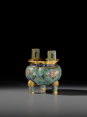 Lot 110 - A CLOISONNÉ ENAMEL AND GILT-BRONZE TRIPOD CENSER AND COVER, QIANLONG