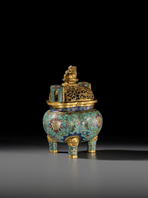 Lot 110 - A CLOISONNÉ ENAMEL AND GILT-BRONZE TRIPOD CENSER AND COVER, QIANLONG