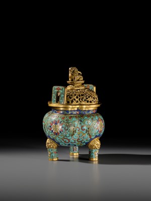 Lot 110 - A CLOISONNÉ ENAMEL AND GILT-BRONZE TRIPOD CENSER AND COVER, QIANLONG