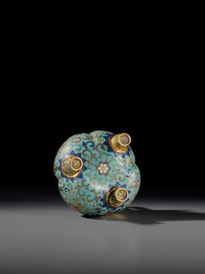 Lot 110 - A CLOISONNÉ ENAMEL AND GILT-BRONZE TRIPOD CENSER AND COVER, QIANLONG