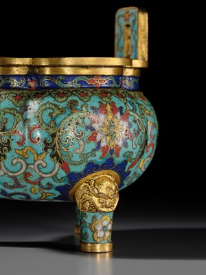 Lot 110 - A CLOISONNÉ ENAMEL AND GILT-BRONZE TRIPOD CENSER AND COVER, QIANLONG