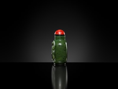 Lot 448 - A SPINACH-GREEN JADE ‘SHOULAO AND DEER’ SNUFF BOTTLE, 18TH-19TH CENTURY