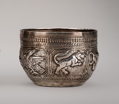 Lot 2092 - AN EMBOSSED SILVER BOWL WITH ANIMALS, BURMA, c. 1900s