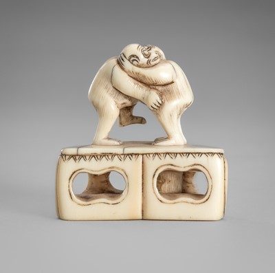 Lot 1540 - A FINE IVORY NETSUKE OF TWO MONKEYS WRESTLING