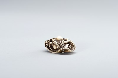 Lot 350 - AN IVORY NETSUKE OF A PEARL DIVER