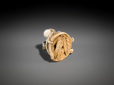 Lot 471 - AN IVORY NETSUKE OF A CAT AND OCTOPUS