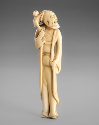 Lot 1497 - A TALL IVORY NETSUKE OF A SARUMAWASHI WITH MONKEY