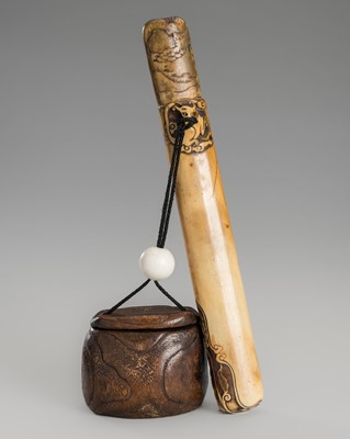 Lot 1474 - A FINE ANTLER AND MARINE IVORY KISERUZUTSU AND WOOD TONKOTSU