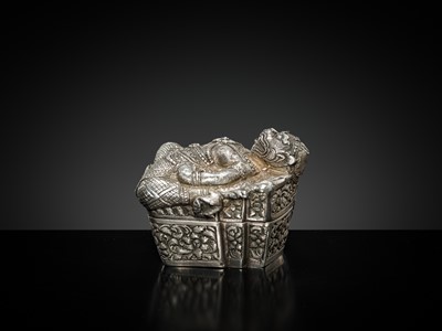 Lot 152 - A SILVER REPOUSSÉ ‘MACCHANU’ BOX AND COVER, PHNOM PENH, CIRCA 1900