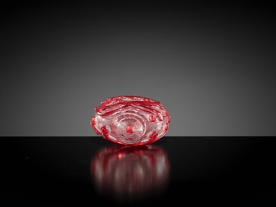 Lot 465 - A RUBY-RED OVERLAY ON TRANSPARENT GLASS ‘CHILONG’ SNUFF BOTTLE, 1740-1840