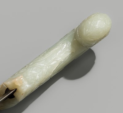 Lot 216 - A MUGHAL JADE-HILTED DAGGER AND SCABBARD, 17TH-18TH CENTURY