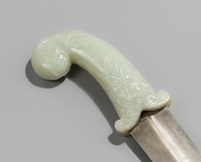 Lot 216 - A MUGHAL JADE-HILTED DAGGER AND SCABBARD, 17TH-18TH CENTURY
