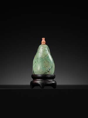 Lot 451 - A TURQUOISE MATRIX PEBBLE SNUFF BOTTLE, 1730-1880