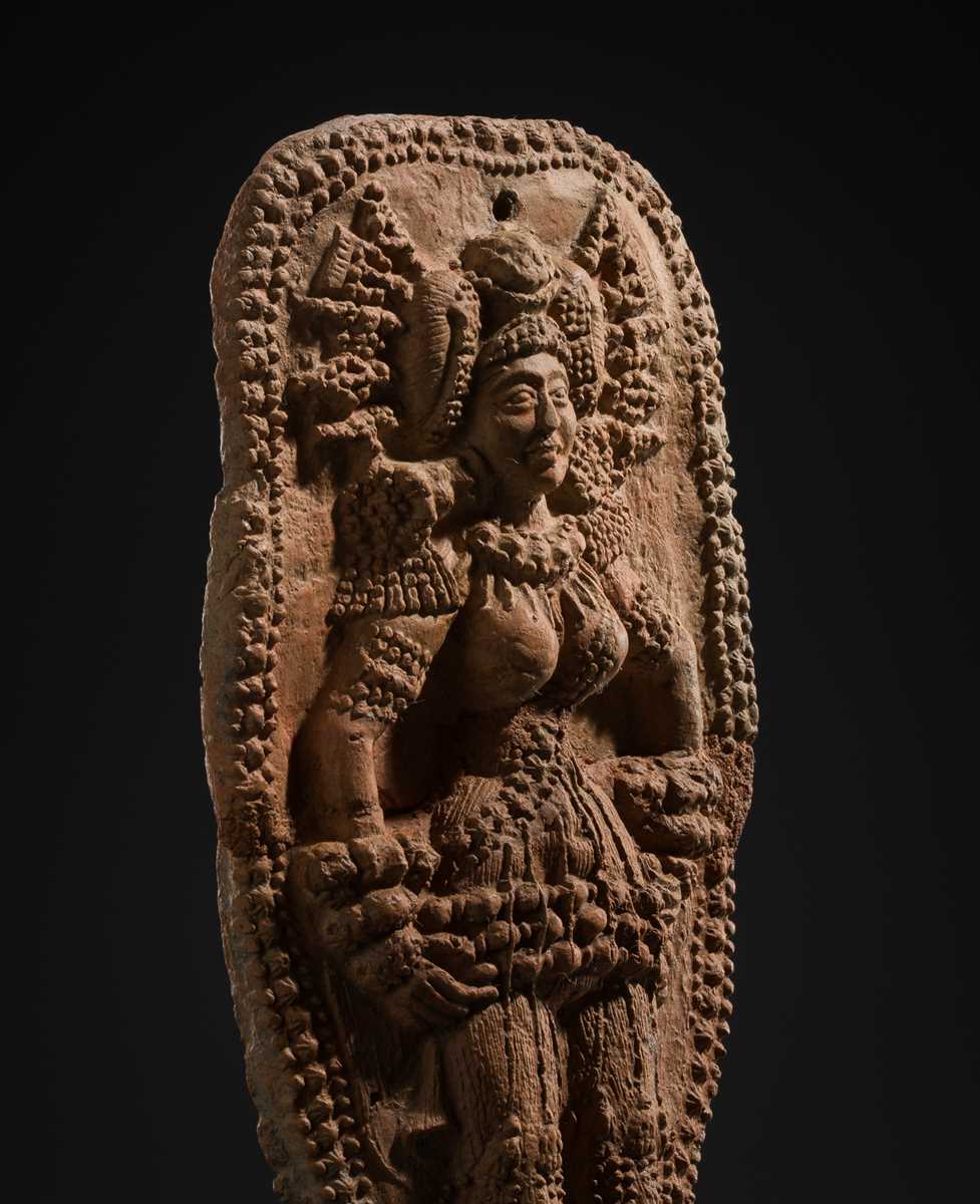 Lot 579 - A TERRACOTTA PLAQUE DEPICTING A PANCHACHUDA, CHANDRAKETUGARH , SHUNGA PERIOD, CIRCA 2ND-1ST CENTURY BC