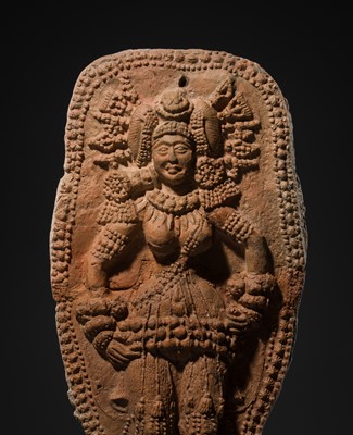 Lot 579 - A TERRACOTTA PLAQUE DEPICTING A PANCHACHUDA, CHANDRAKETUGARH , SHUNGA PERIOD, CIRCA 2ND-1ST CENTURY BC