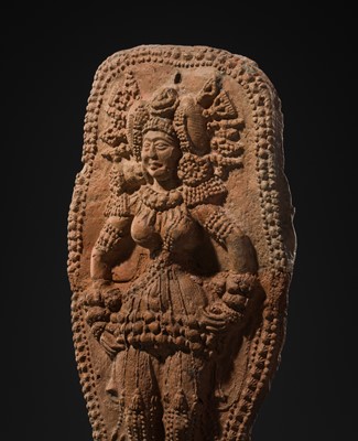 Lot 579 - A TERRACOTTA PLAQUE DEPICTING A PANCHACHUDA, CHANDRAKETUGARH , SHUNGA PERIOD, CIRCA 2ND-1ST CENTURY BC