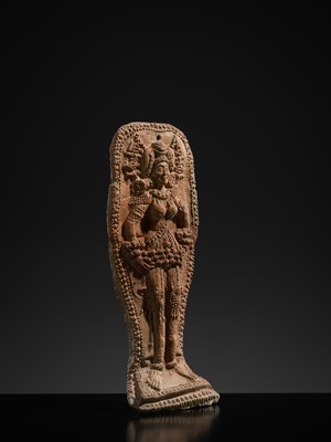 Lot 579 - A TERRACOTTA PLAQUE DEPICTING A PANCHACHUDA, CHANDRAKETUGARH , SHUNGA PERIOD, CIRCA 2ND-1ST CENTURY BC