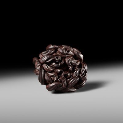 Lot 289 - TSUKAMOTO KYOKUSAI: A SUPERB SO SCHOOL WOOD NETSUKE OF A FLOWERING CHRYSANTHEMUM