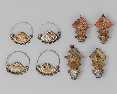 Lot 270 - A GROUP WITH FOUR PAIRS OF SILVER EARRINGS AND PENDANTS, 19TH-EARLY 20TH CENTURY