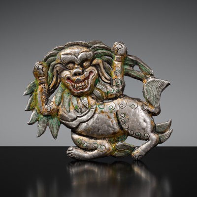 Lot 23 - A SILVER REPOUSSÉ PLAQUE OF A SNOW LION, TIBET, 17TH-18TH CENTURY