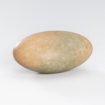 Lot 1336 - A SMALL MOONSHINE STONE ‘EGG’ GLOWING IN THE DARK