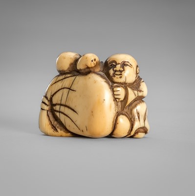 Lot 1611 - AN IVORY NETSUKE OF HOTEI WITH HIS TREASURE BAG