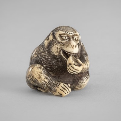 Lot 1534 - AN IVORY NETSUKE OF A MONKEY
