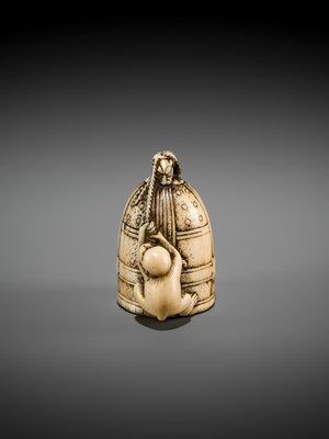 Lot 124 - A FINE KYOTO SCHOOL IVORY NETSUKE OF A MONKEY SCALING A TEMPLE BELL (BONSHO)