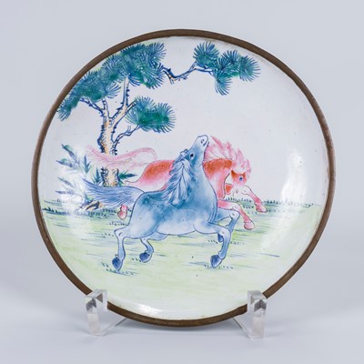 Lot 1022 - A CANTON ENAMEL COPPER DISH WITH A PAIR OF HORSES, REPUBLIC PERIOD