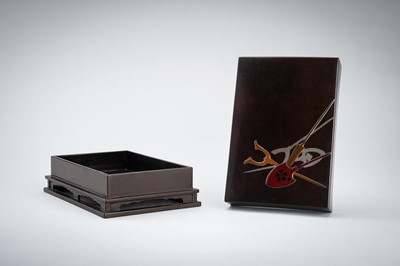 Lot 155 - A LACQUER BOX AND COVER DEPICTING WEAPONS