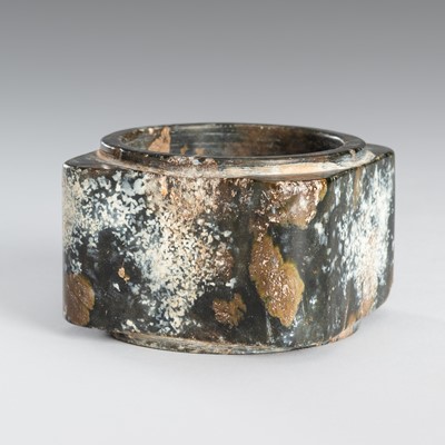 Lot 895 - AN ARCHAISTIC MOTTLED GREEN AND RUSSET HARDSTONE CONG