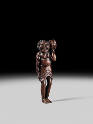 A WOOD NETSUKE OF ASHINAGA WITH A DRUM, ATTRIBUTED TO MINKO