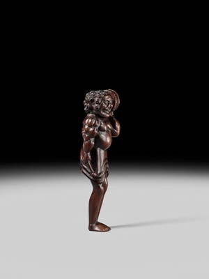 A WOOD NETSUKE OF ASHINAGA WITH A DRUM, ATTRIBUTED TO MINKO