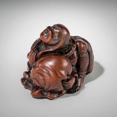 Lot 434 - A FINE EDO SCHOOL WOOD NETSUKE OF ARIOMARU STRUGGLING WITH AN OCTOPUS