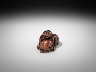 Lot 434 - A FINE EDO SCHOOL WOOD NETSUKE OF ARIOMARU STRUGGLING WITH AN OCTOPUS