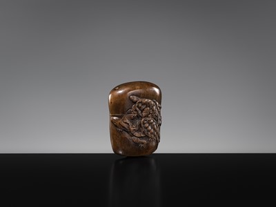 Lot 59 - A FINE WOOD TONKOTSU WITH FIVE TURTLES