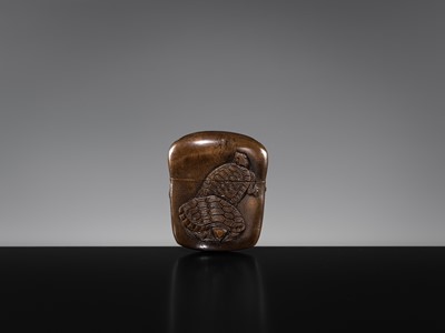 Lot 59 - A FINE WOOD TONKOTSU WITH FIVE TURTLES