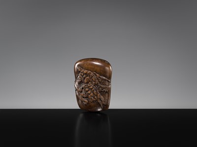 Lot 59 - A FINE WOOD TONKOTSU WITH FIVE TURTLES