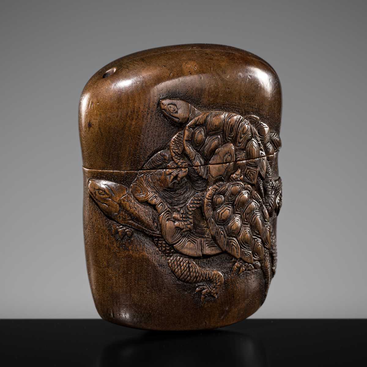 Lot 59 - A FINE WOOD TONKOTSU WITH FIVE TURTLES