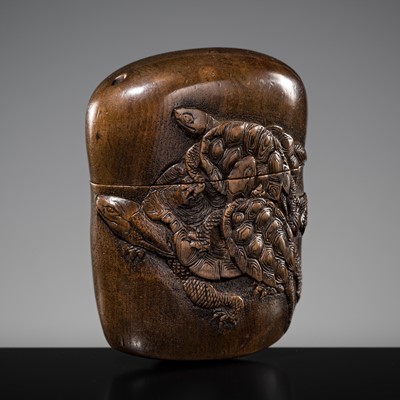 Lot 59 - A FINE WOOD TONKOTSU WITH FIVE TURTLES