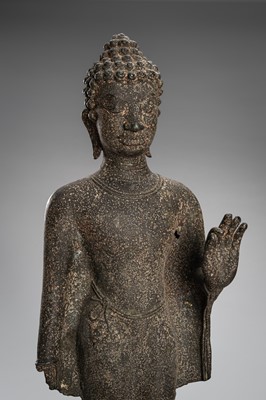 Lot 1364 - A BRONZE PRE ANGKOR-STYLE FIGURE OF BUDDHA SHAKYAMUNI