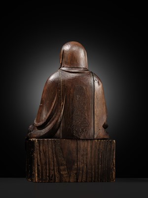 Lot 80 - A WOOD FIGURE OF DARUMA, MUROMACHI PERIOD