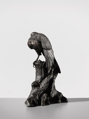 Lot 19 - A LARGE AND FINE BRONZE OKIMONO OF A HAWK ON A TREE TRUNK