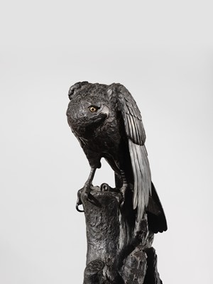 Lot 19 - A LARGE AND FINE BRONZE OKIMONO OF A HAWK ON A TREE TRUNK