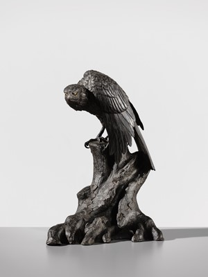 Lot 19 - A LARGE AND FINE BRONZE OKIMONO OF A HAWK ON A TREE TRUNK